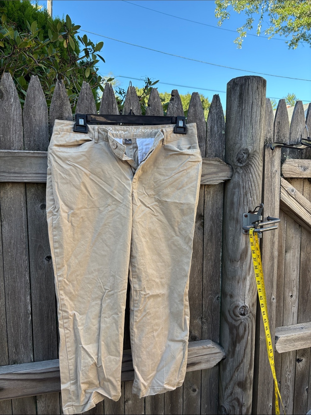 Eddie Bauer size 10 tan cotton curly crop capris.